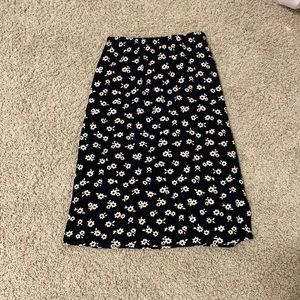 Kids mid-length Black floral skirt.Brand: Free assembly.Size:Child Large